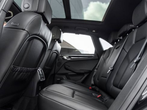 Certified 2026 Porsche Macan AWD/4WD image 33