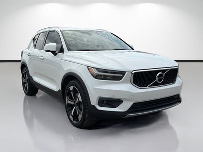 Used 2021 Volvo XC40 T5 Momentum w/ Premium Package