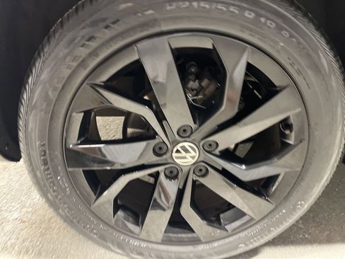 Used 2022 Volkswagen Taos SEL w/ Panoramic Sunroof Package image 39