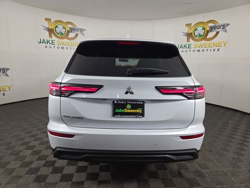 New 2025 Mitsubishi Outlander ES image 6