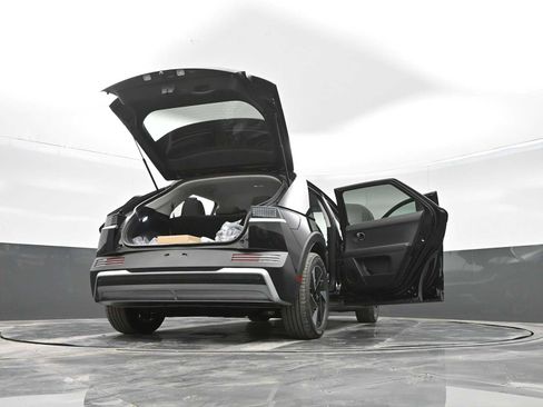 New 2025 Hyundai Ioniq 5 SE image 32