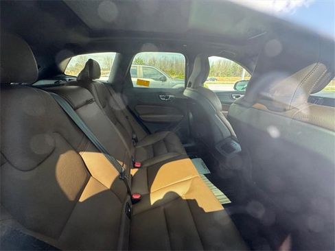 Used 2023 Volvo XC60 B5 Plus w/ Climate Package image 4