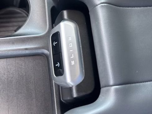 Used 2025 Ford Expedition Active AWD/4WD image 19