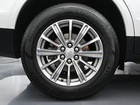 Used 2017 Cadillac XT5 Luxury w/ Driver Awareness Package image 18