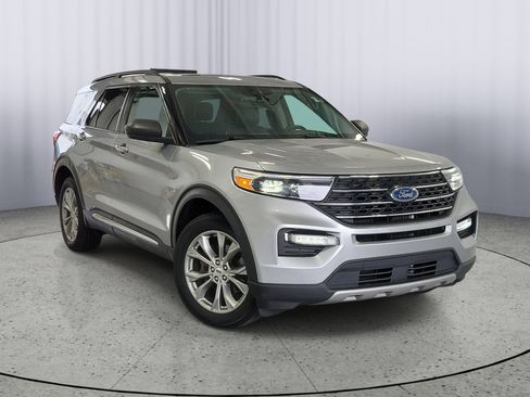 Certified 2023 Ford Explorer XLT w/ Equipment Group 202A AWD/4WD image 1