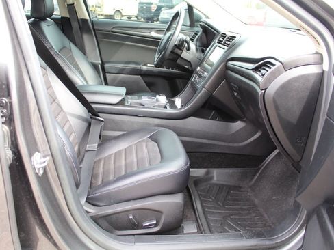 Used 2018 Ford Fusion SE w/ Equipment Group 201A image 14