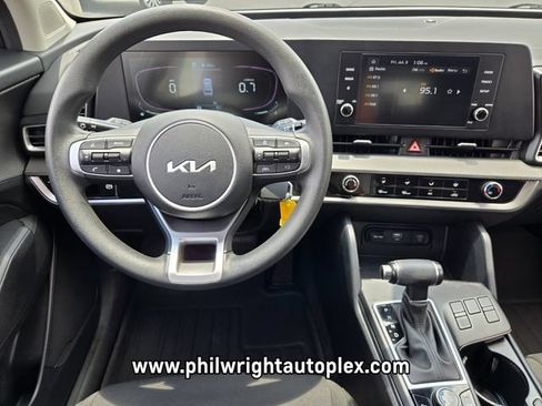 Used 2024 Kia Sportage LX FWD image 11