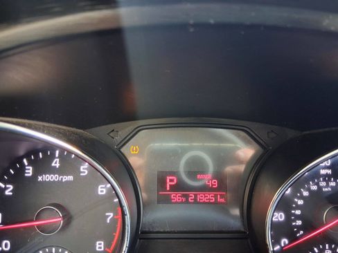 Used 2017 Kia Sedona LX image 16