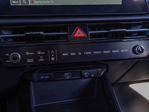 Certified 2025 Kia Niro EX image 19