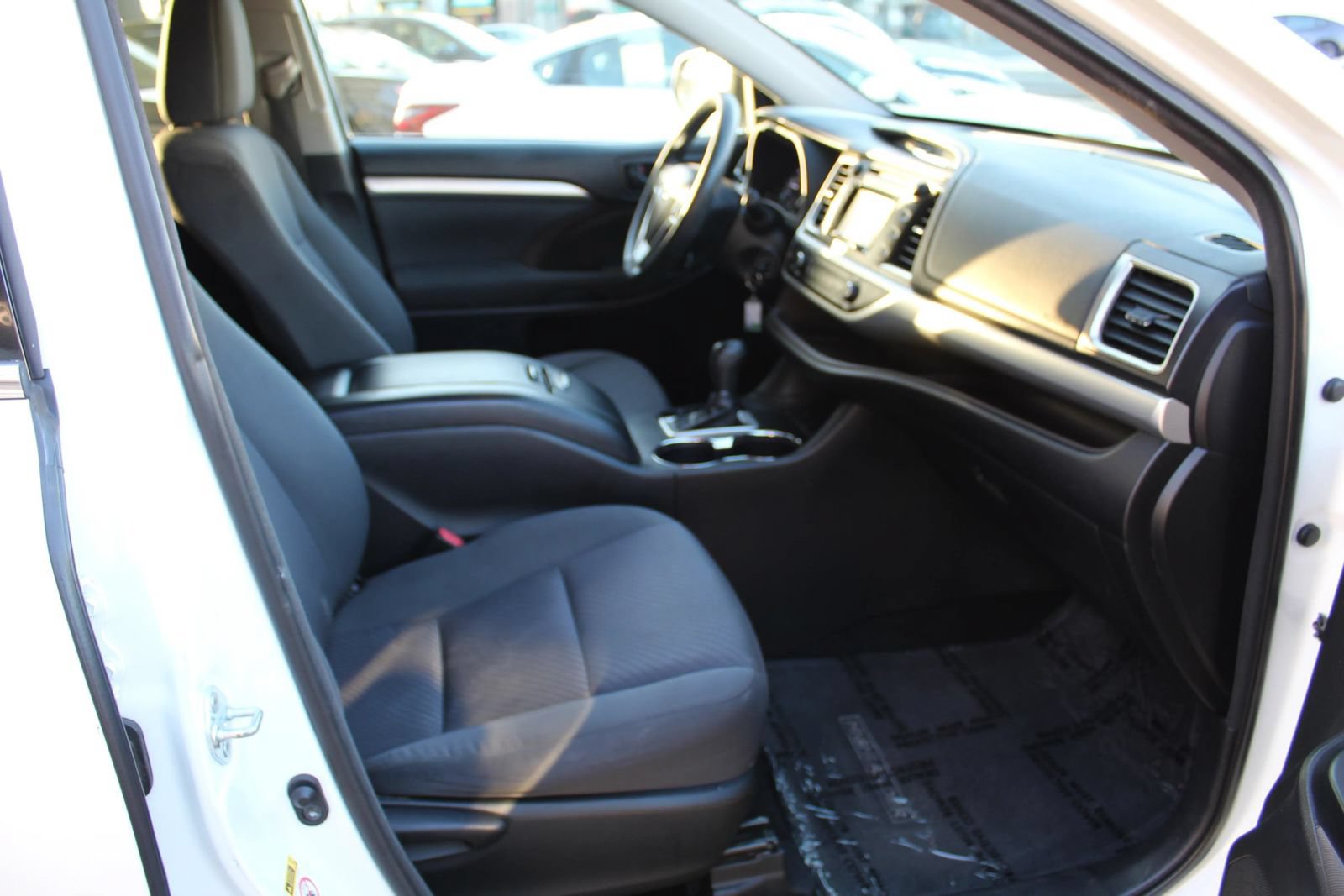 Used 2016 Toyota Highlander LE FWD image 10