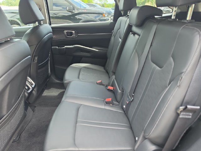 Certified 2025 Kia Sorento S w/ Panoramic Sunroof Package FWD image 11