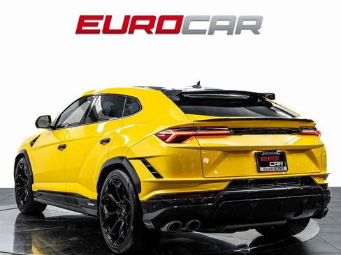 Used 2023 Lamborghini Urus Performante image 3