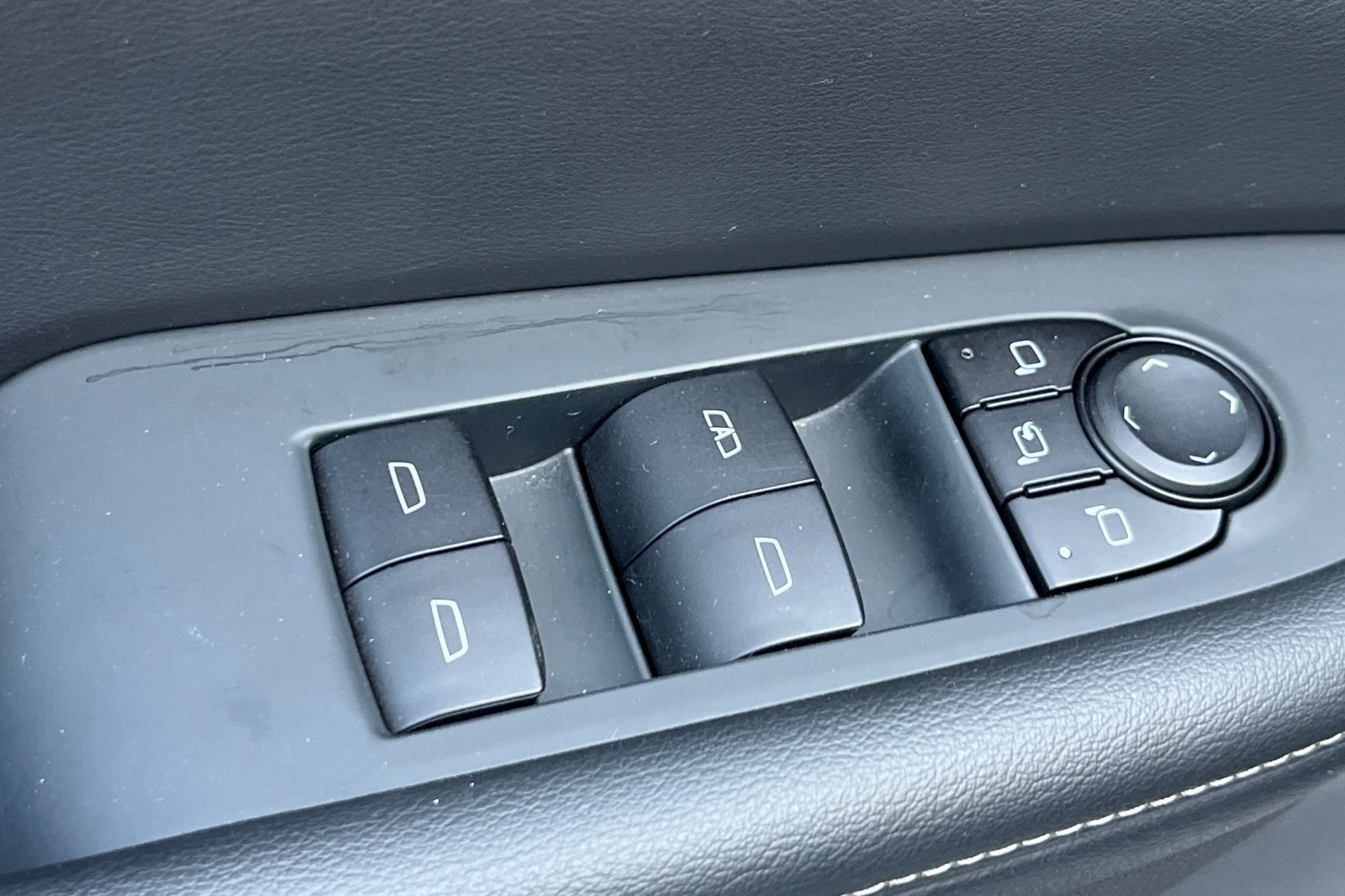 Used 2025 Buick Enclave Preferred FWD image 14
