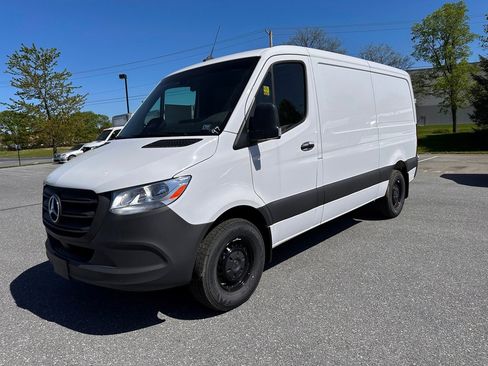 Used 2025 Mercedes-Benz Sprinter 2500 image 8