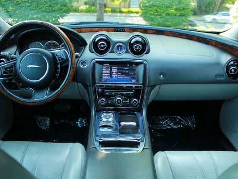 Used 2012 Jaguar XJ RWD image 11