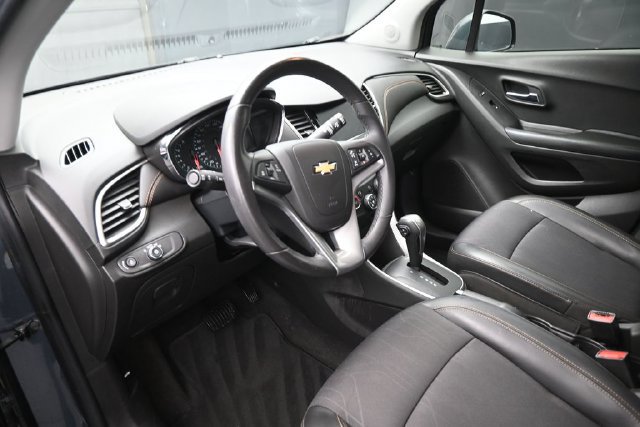 Used 2021 Chevrolet Trax LT w/ LT Convenience Package FWD image 18