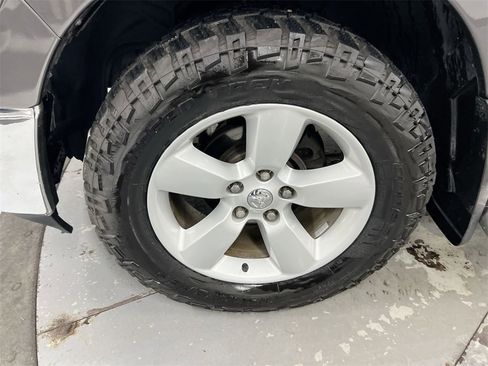 Used 2016 RAM 1500 Classic SLT w/ SLT Plus D￩cor Group image 25