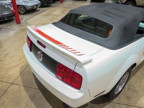 Used 2005 Ford Mustang Premium image 32