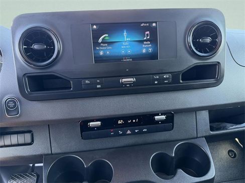 Used 2024 Mercedes-Benz Sprinter 2500 image 21