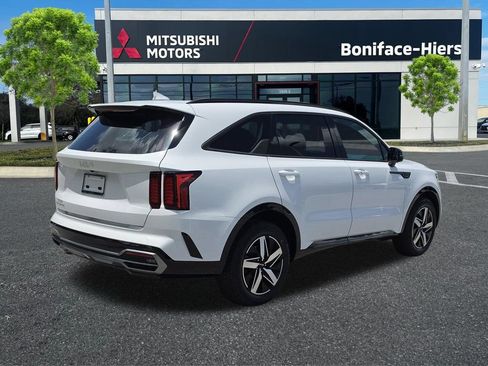Used 2023 Kia Sorento S w/ Panoramic Sunroof Package FWD image 4