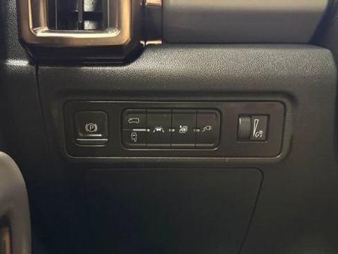 Used 2025 GMC Hummer EV 3X AWD/4WD image 34