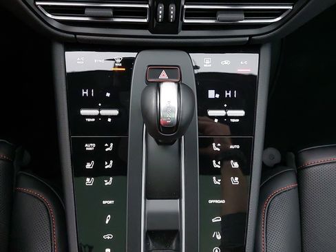 Used 2025 Porsche Macan S image 23