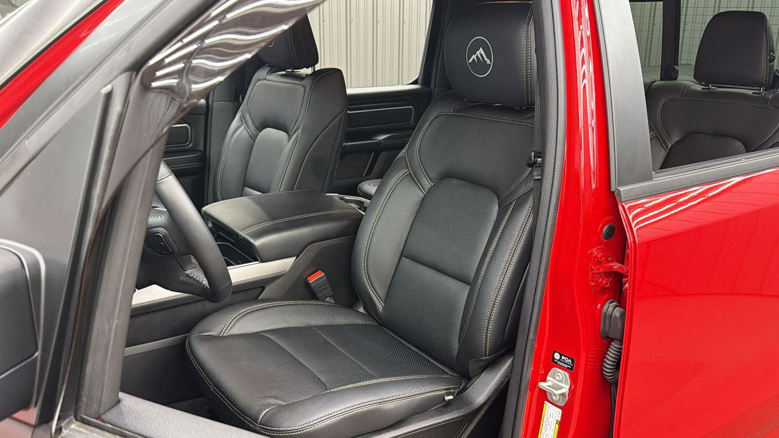 Used 2024 RAM 1500 4x4 Crew Cab image 21