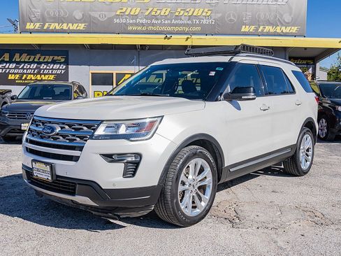 Used 2018 Ford Explorer XLT w/ Equipment Group 202A image 9