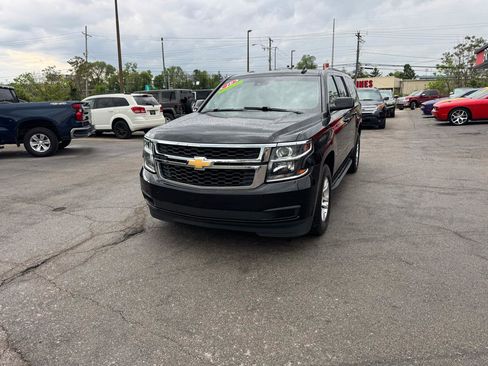 Used 2019 Chevrolet Suburban LT image 7