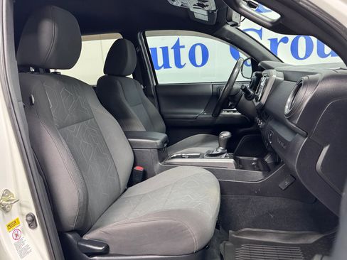 Used 2016 Toyota Tacoma TRD Off-Road w/ Towing Package image 13