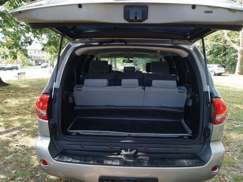 Used 2008 Toyota Sequoia SR5 image 32