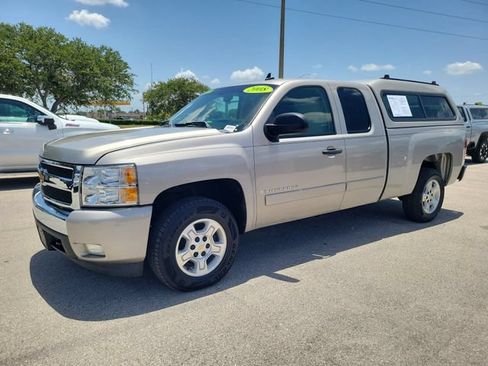 Used 2008 Chevrolet Silverado 1500 LT w/ Power Pack Plus RWD image 2