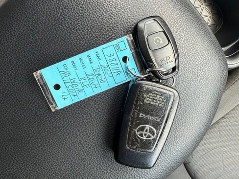 Certified 2021 Toyota RAV4 XLE w/ Convenience Package AWD/4WD image 40