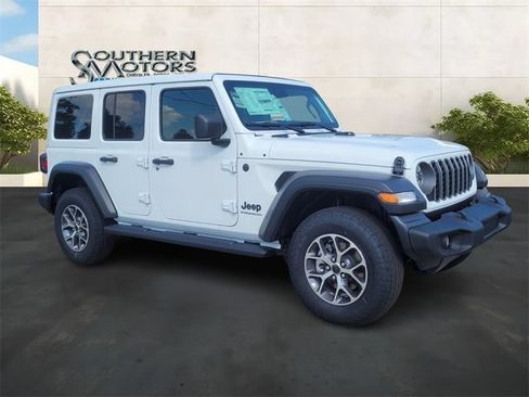 Used 2025 Jeep Wrangler Unlimited Sport AWD/4WD image 7