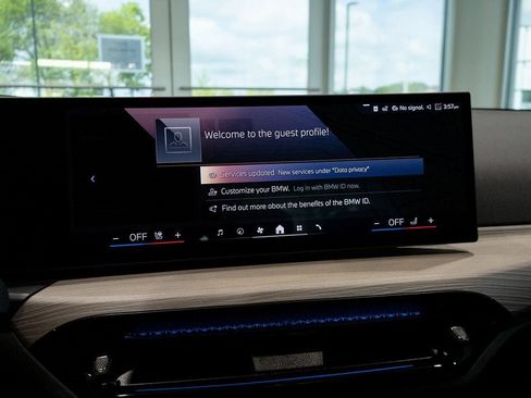 Used 2025 BMW 330i xDrive Sedan w/ Premium Package image 28