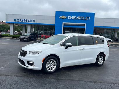 Used 2023 Chrysler Pacifica Touring-L