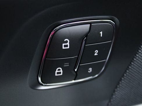 New 2026 Lincoln Nautilus Reserve AWD/4WD image 32