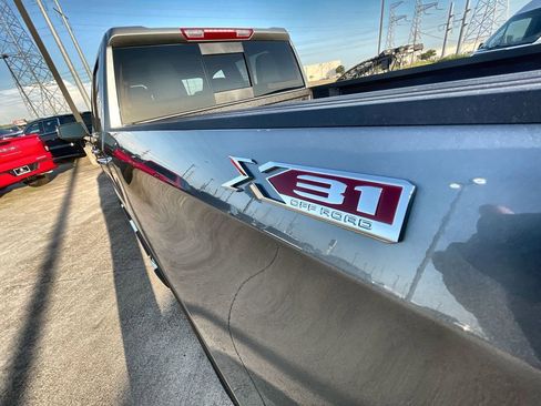New 2026 GMC Sierra 1500 SLT image 34