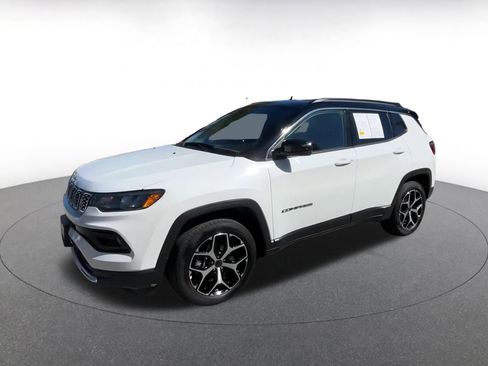 Used 2025 Jeep Compass Limited image 8