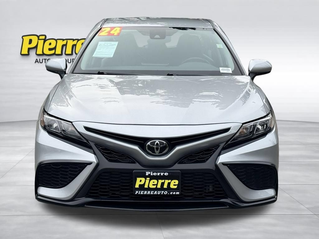Used 2024 Toyota Camry SE w/ Cold Weather Package AWD/4WD image 5