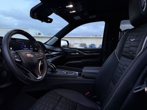 Certified 2024 Cadillac Escalade Sport Platinum w/ LPO, ONYX Package image 28