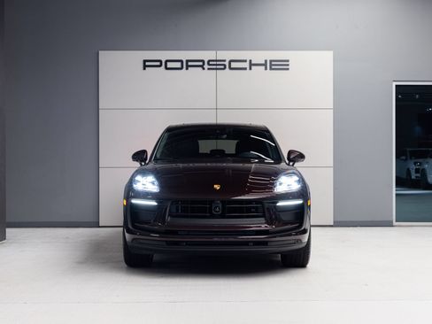 Certified 2026 Porsche Macan AWD/4WD image 10