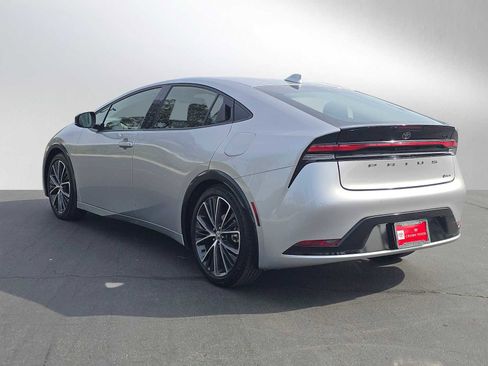 Used 2025 Toyota Prius XLE image 5