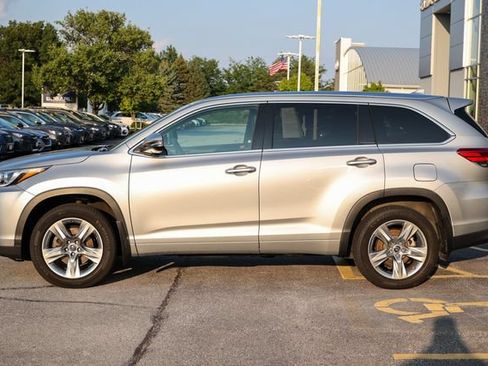Used 2017 Toyota Highlander Limited AWD/4WD image 33