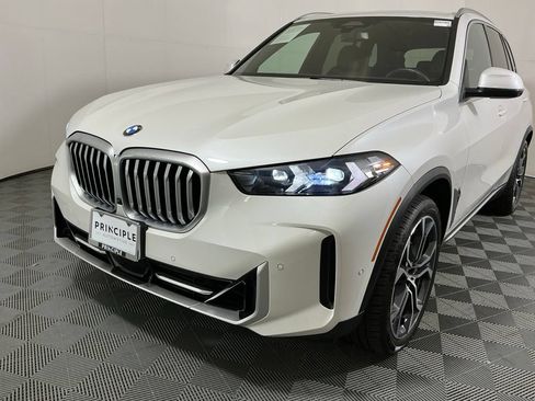 Certified 2024 BMW X5 xDrive40i w/ Parking Assistance Package AWD/4WD image 2