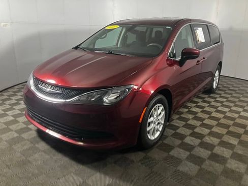 Used 2017 Chrysler Pacifica Touring FWD image 1