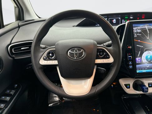 Used 2017 Toyota Prius Prime Premium image 12