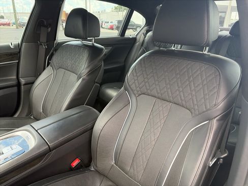 Used 2017 BMW 740i RWD image 7