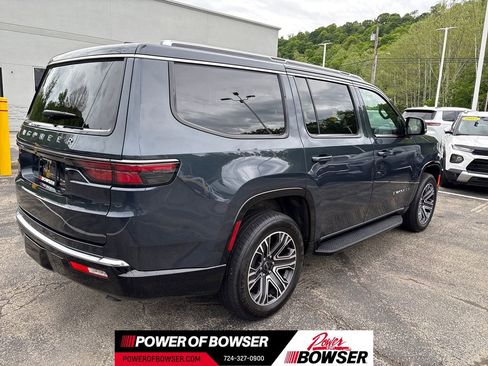 Used 2025 Jeep Wagoneer 4WD w/ Premium Group I image 5
