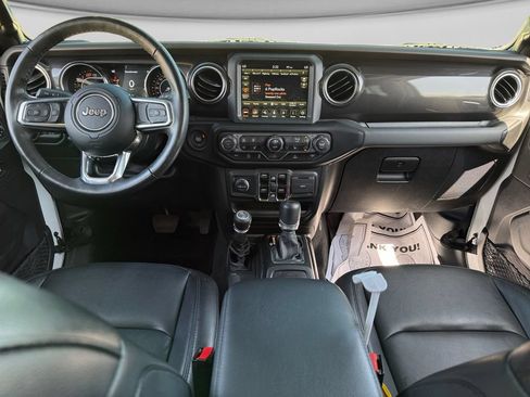 Used 2022 Jeep Wrangler Unlimited Sahara AWD/4WD image 22